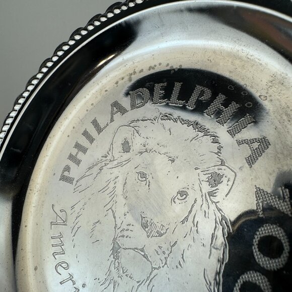 Vtg Small Round Silver Metal Philadelphia Zoo America's First Lion Etched Dish - Picture 8 of 15